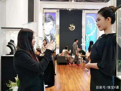 互聯(lián)網(wǎng)+大數(shù)據(jù)時(shí)代下，珠寶企業(yè)的網(wǎng)紅營(yíng)銷與粉絲經(jīng)濟(jì)新路徑